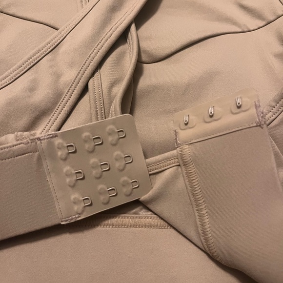 Fabletics Tan Sports Bra - Picture 4 of 4